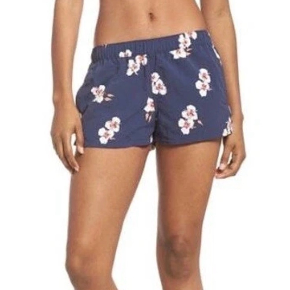 Patagonia BARELY BAGGIES SHORTS MALC MARIPOSA LILY size Medium 2.5”